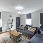 Vakantiehuis 5 Bed House With Parking Near Station Workington