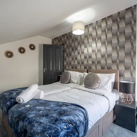 Ferienhaus 5 Bed House With Parking Near Station