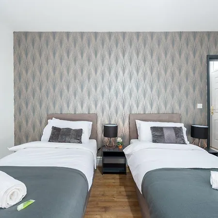 5 Bed House With Parking Near Station * Workington