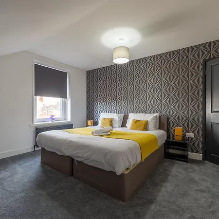 5 Bed House With Parking Near Station Ferienhaus Workington