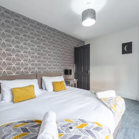 5 Bed House With Parking Near Station Ferienhaus Workington