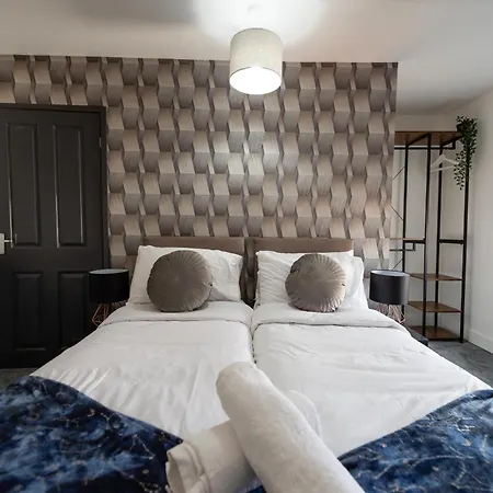 5 Bed House With Parking Near Station Ferienhaus Workington