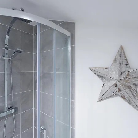 Ferienhaus 5 Bed House With Parking Near Station *