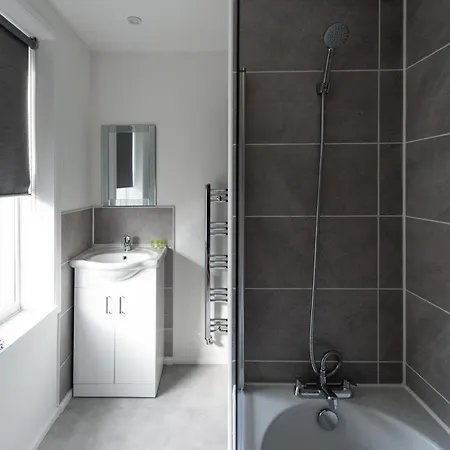 Ferienhaus 5 Bed House With Parking Near Station *