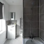 Hébergement de vacances 5 Bed House With Parking Near Station *